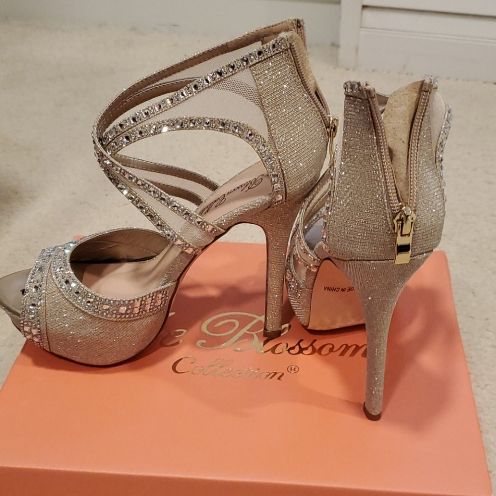 Heels - Picture 2 of 3